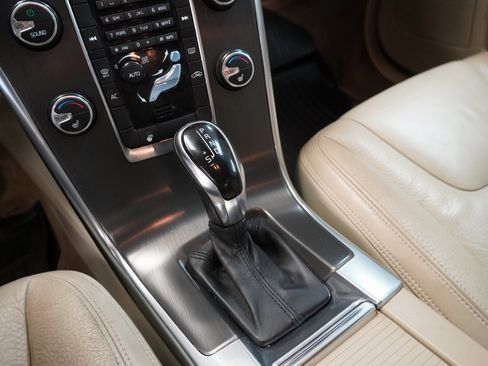 Used 2014 Volvo XC60 T6 image 7