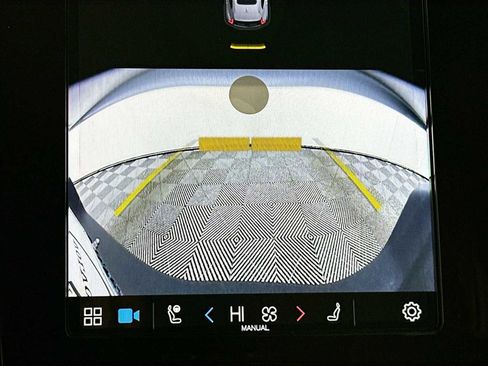 Certified 2025 Volvo XC40 B5 Core w/ Protection Package Premier image 14