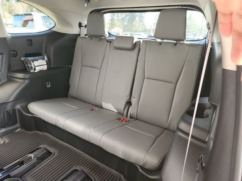 New 2026 Toyota Highlander Platinum image 23