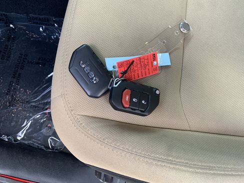 Used 2020 Jeep Gladiator Sport w/ Quick Order Package 23S AWD/4WD image 38