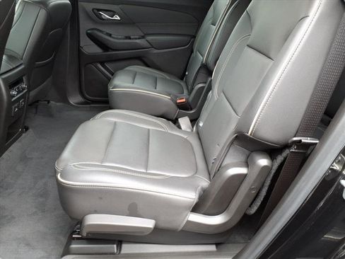 Used 2023 Chevrolet Traverse Premier image 12