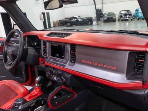 Used 2022 Ford Bronco Outer Banks w/ Sasquatch Package AWD/4WD image 39