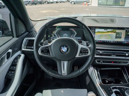 Used 2025 BMW X5 xDrive40i w/ M Sport Package AWD/4WD image 32