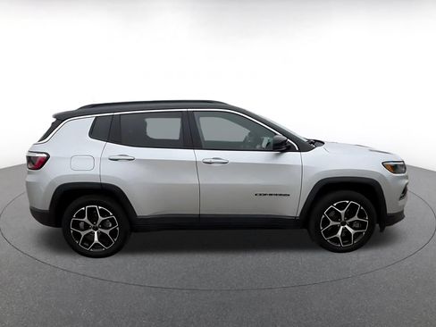Used 2025 Jeep Compass Limited AWD/4WD image 13