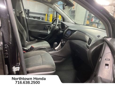 Used 2021 Chevrolet Trax LS image 12