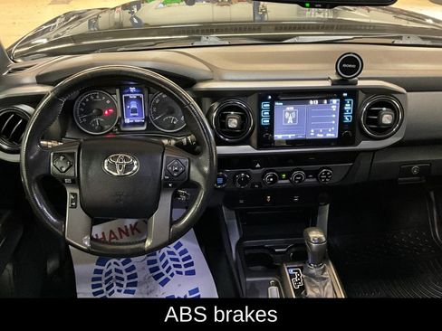 Used 2016 Toyota Tacoma TRD Off-Road image 8