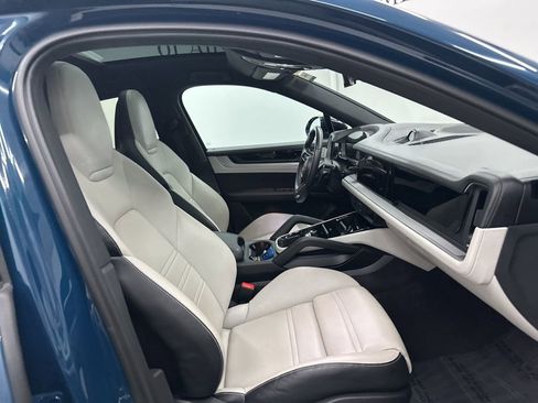 Used 2024 Porsche Cayenne Coupe image 30