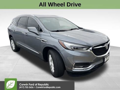 Used 2021 Buick Enclave Essence w/ Sound and Sites Package image 3