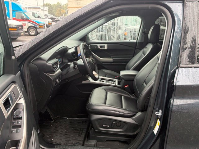 Used 2023 Ford Explorer XLT w/ Equipment Group 202A AWD/4WD image 15