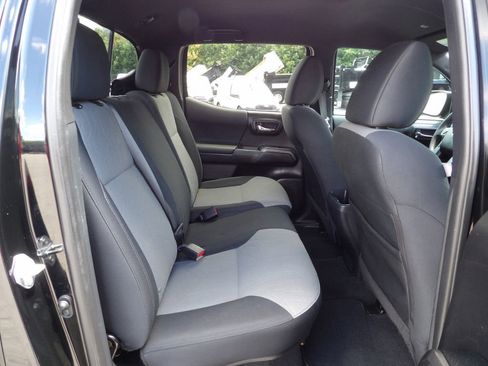 Used 2022 Toyota Tacoma TRD Off-Road w/ Technology Package RWD image 34