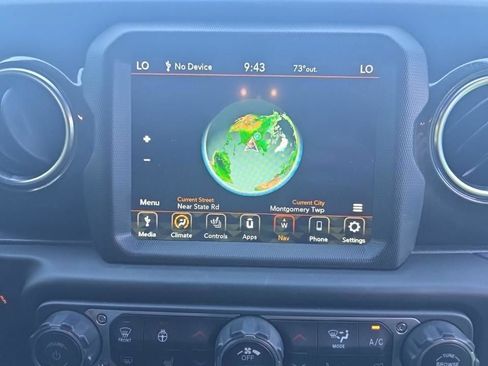 Used 2022 Jeep Wrangler Unlimited Sahara AWD/4WD image 18