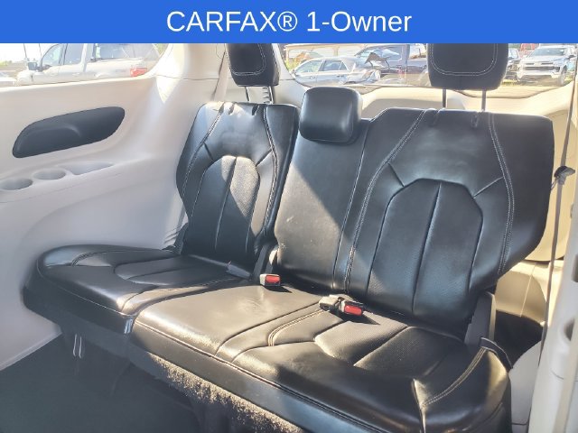 Used 2024 Chrysler Pacifica Touring-L FWD image 27