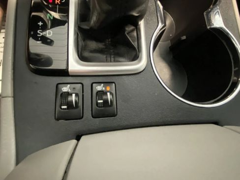 Used 2014 Toyota Highlander XLE image 31