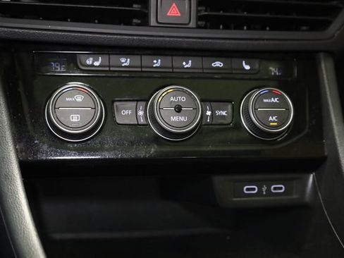 Used 2021 Volkswagen Jetta SE w/ SE Cold Weather Package image 18