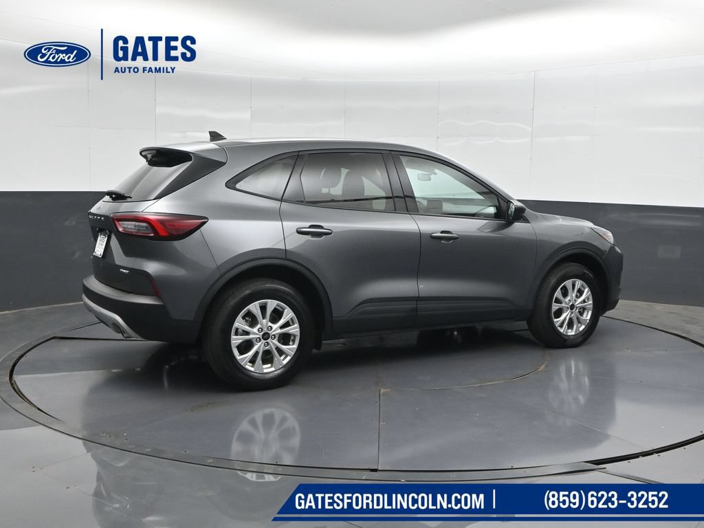 Used 2025 Ford Escape Active AWD/4WD image 2