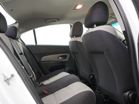 Used 2013 Chevrolet Cruze LS FWD image 12
