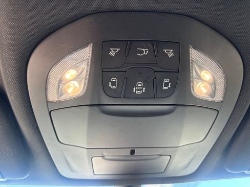 Used 2024 Chrysler Pacifica Limited FWD image 14