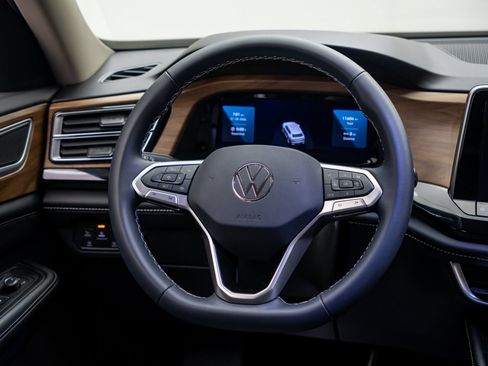 Used 2024 Volkswagen Atlas SE AWD/4WD image 11