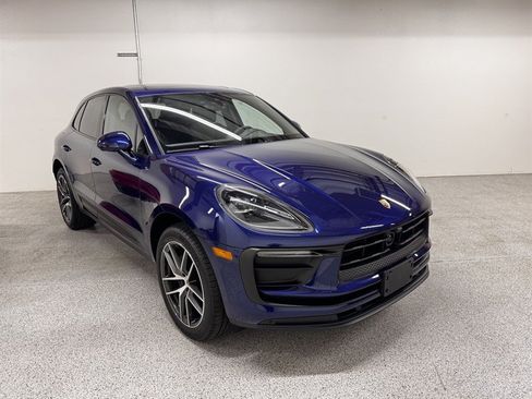 Used 2025 Porsche Macan w/ Premium Package Plus AWD/4WD image 12