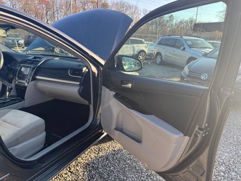 Used 2014 Toyota Camry LE image 18