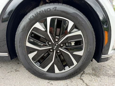 Used 2022 Kia EV6 Wind RWD image 11