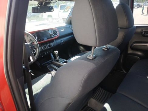 Used 2018 Toyota Tacoma TRD Off-Road image 23