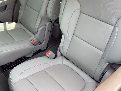Used 2021 GMC Acadia SLT w/ Premium Package FWD image 29