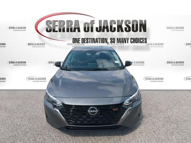 Used 2025 Nissan Sentra SR FWD image 3