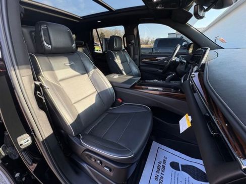 Used 2023 Cadillac Escalade Premium Luxury w/ Performance Package image 33