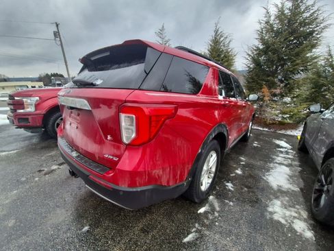 Used 2022 Ford Explorer XLT w/ Equipment Group 202A image 7
