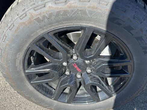 Used 2024 GMC Sierra 1500 Elevation w/ Elevation Premium Package image 12