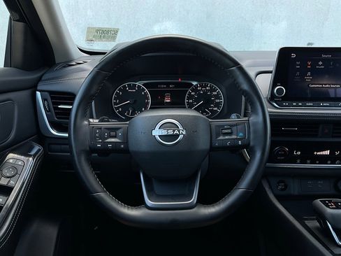 Used 2025 Nissan Rogue SV image 32