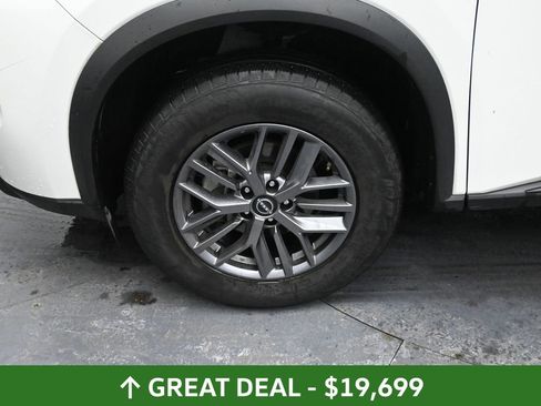 Used 2024 Nissan Rogue S AWD/4WD image 15