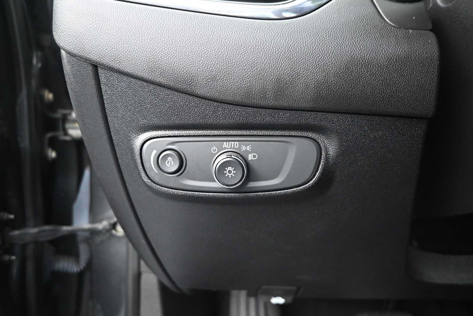 Used 2019 Chevrolet Equinox LT w/ Sun & Navigation Package AWD/4WD image 16
