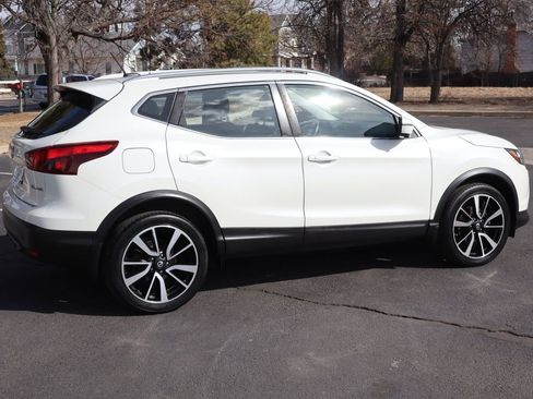 Used 2017 Nissan Rogue Sport SL w/ SL Premium Package image 4