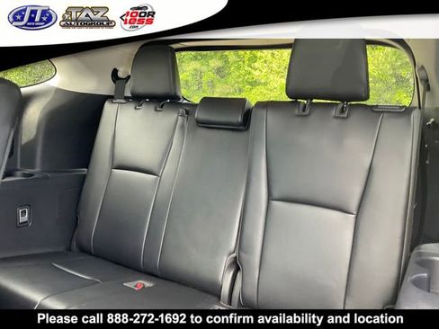 Used 2021 Toyota Highlander XLE AWD/4WD image 4