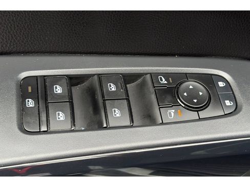 Used 2024 Nissan Pathfinder SV FWD image 12