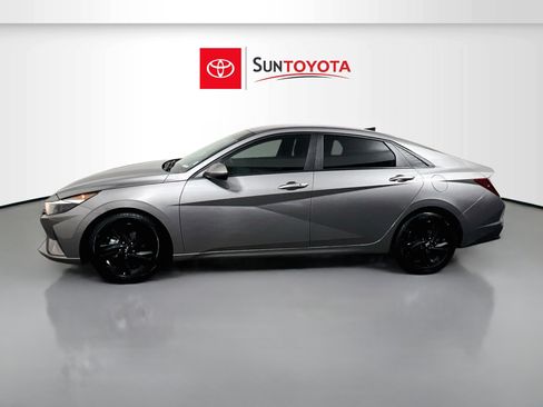 Used 2022 Hyundai Elantra SEL w/ Convenience Package FWD image 7