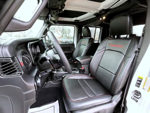 Certified 2025 Jeep Gladiator Rubicon AWD/4WD image 11