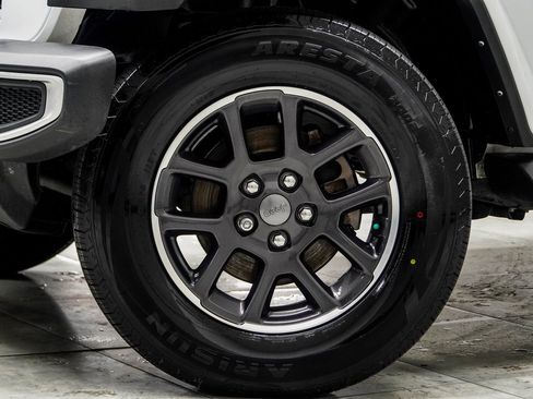 Used 2023 Jeep Gladiator Overland w/ LED Lighting Group image 3