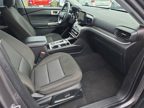 Used 2024 Ford Explorer XLT image 34