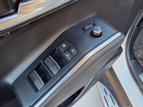 Used 2025 Toyota Highlander Platinum image 14