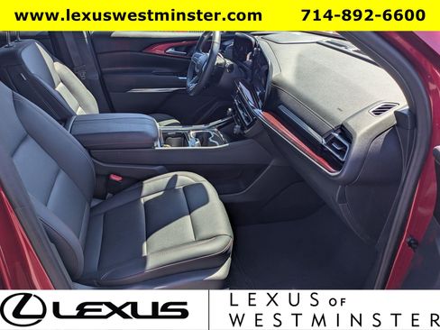 Used 2024 Chevrolet Traverse Z71 image 5