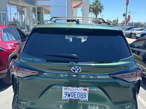 Used 2025 Toyota Sienna LE FWD image 4