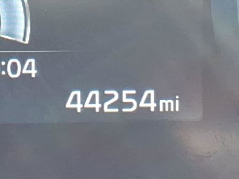 Used 2024 Kia Carnival LX image 26