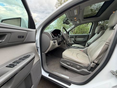 Used 2017 GMC Acadia Limited SLT image 16