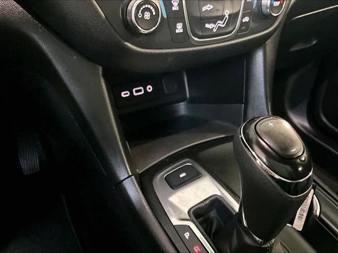 Used 2019 Chevrolet Equinox LT image 25