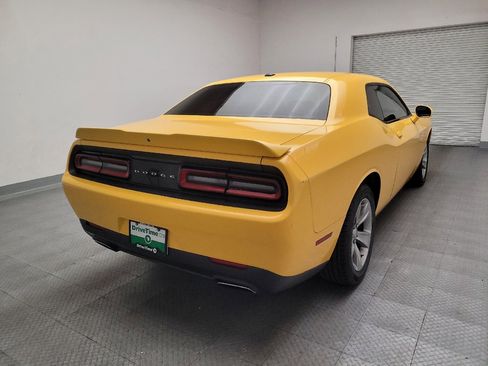 Used 2018 Dodge Challenger SXT image 7