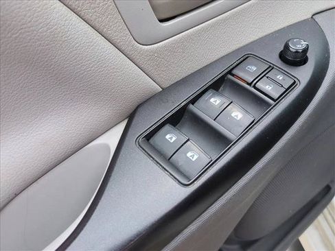 Used 2019 Toyota Sienna L FWD image 9
