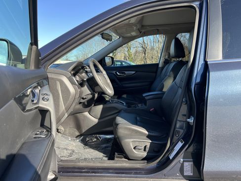 Used 2016 Nissan Rogue SL w/ SL Premium Package image 32